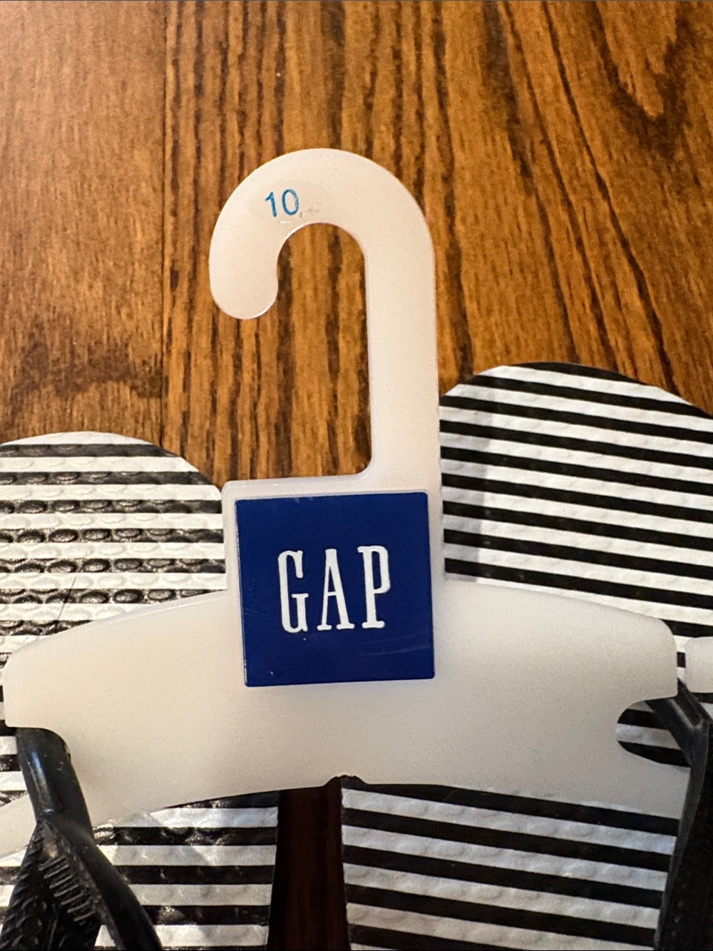 GAP Black & White Striped Flip Flops with Coral Logo size 10 - Picture 3 of 7
